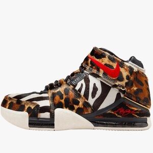 Lebron II Zoom Maple & Red with Ponyhair.  Men’s 7. Women’s 8